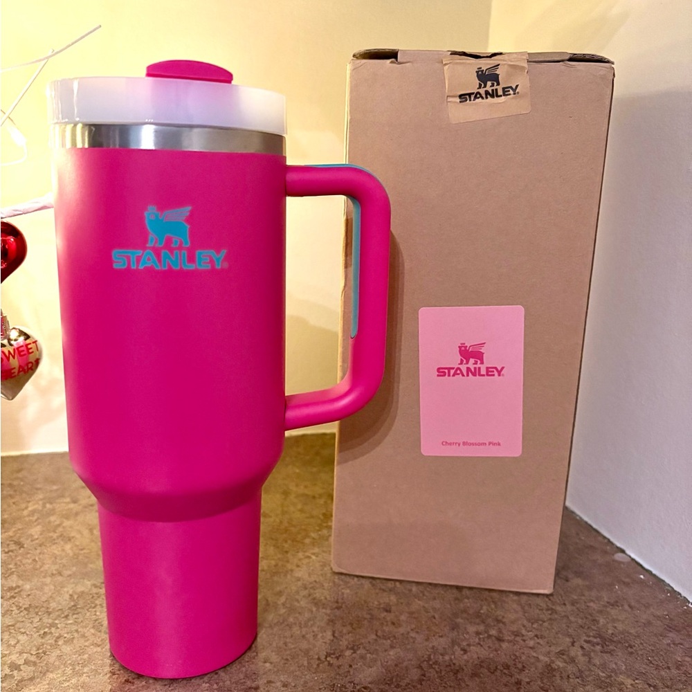 Stanley The Flowstate Quencher H2.0 Tumbler 40oz Passion Pink